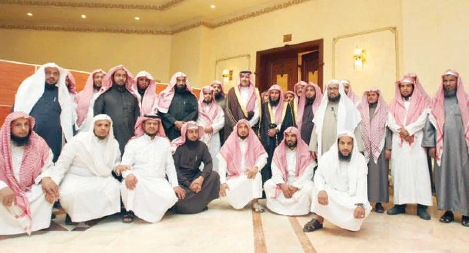 الأمير فيصل بن سلمان مع المتدربين من منسوبي الرئاسة العامة لشؤون المسجد الحرام والمسجد النبوي