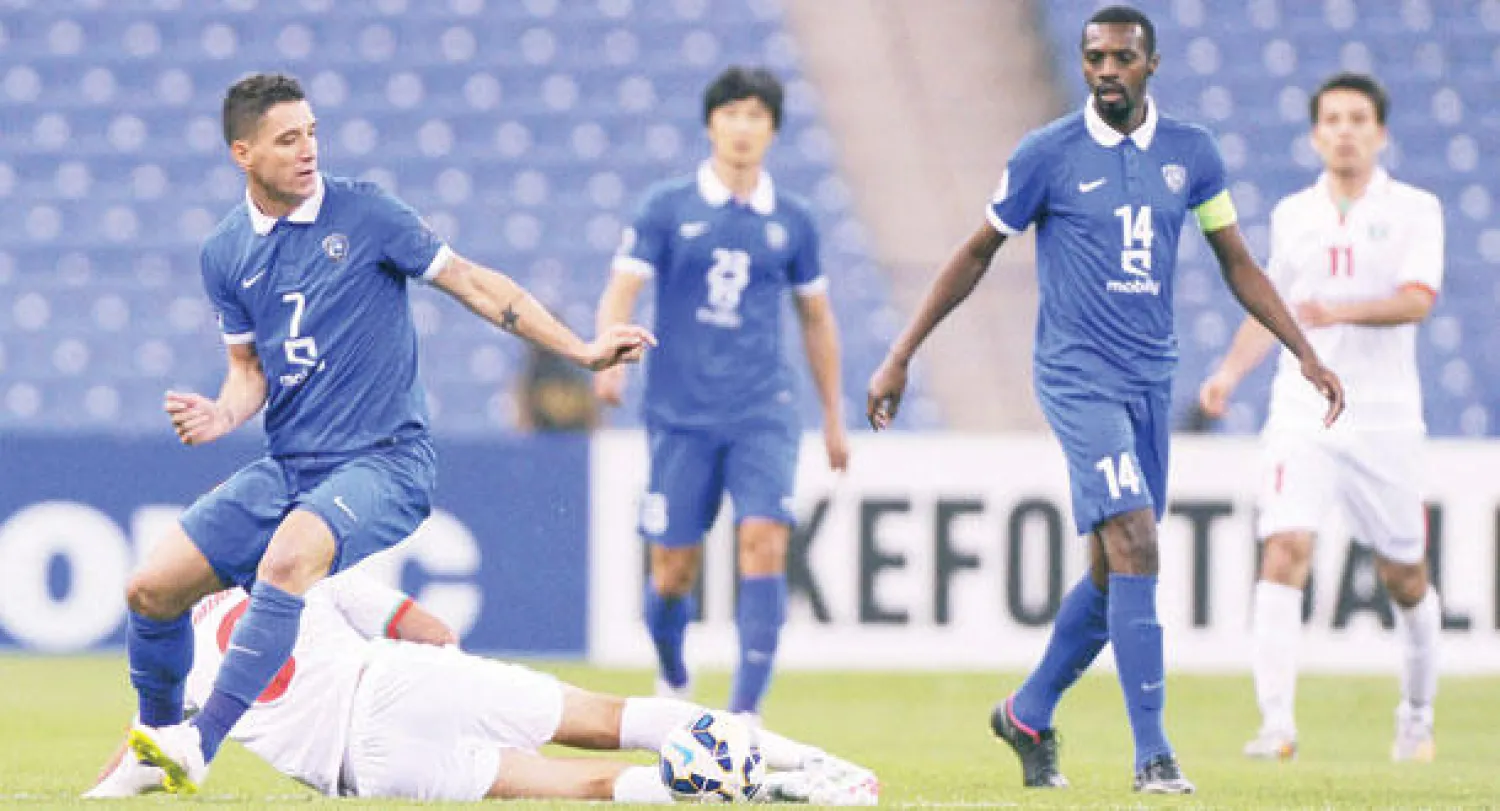 نيفيز صاحب هدف الهلال الثالث في هجمة زرقاء (تصوير: عبد العزيز النومان)