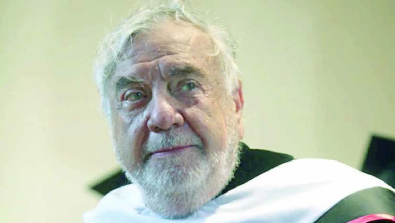 وفاة الصحافي والدبلوماسي الفرنسي الشهير إيريك رولو