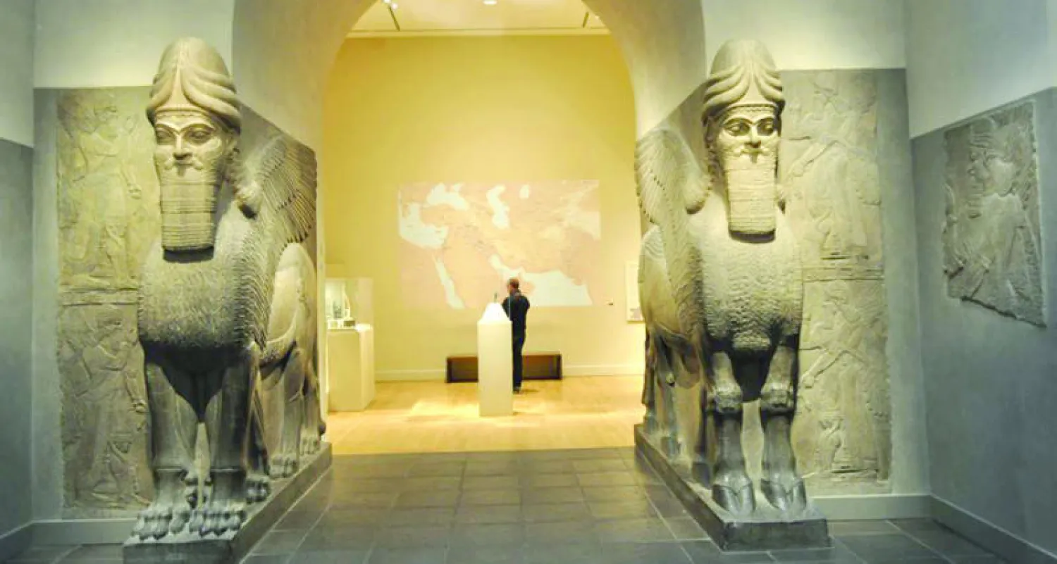 ثيران مجنحة نقلت من مدينة نمرود عاصمة الآشوريين في نينوى إلى متحف المتروبوليتان في نيويورك («الشرق الأوسط»)