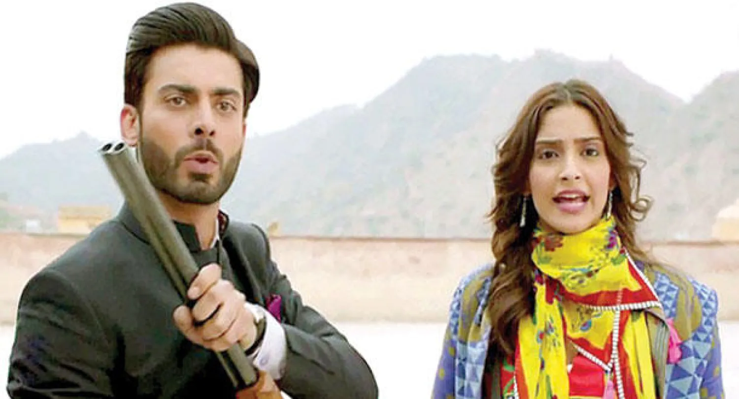 الممثل الباكستاني فؤاد خان دخل التاريخ لفوزه بجائزة مهرجان الأفلام السينمائية الهندية عن أدائه الفائق كممثل أول في فيلم بوليوود الشهير «خوبسورات».