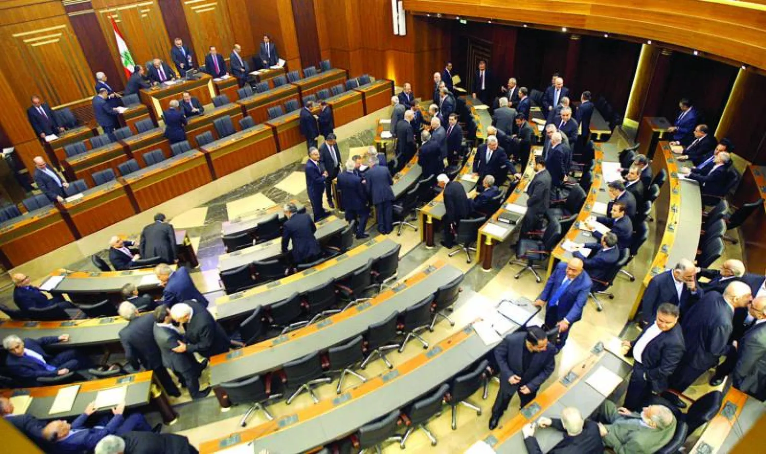 صورة تعود إلى شهر نوفمبر الماضي لاحدى جلسات البرلمان اللبناني للتصويت على التمديد للبرلمان (غيتي)