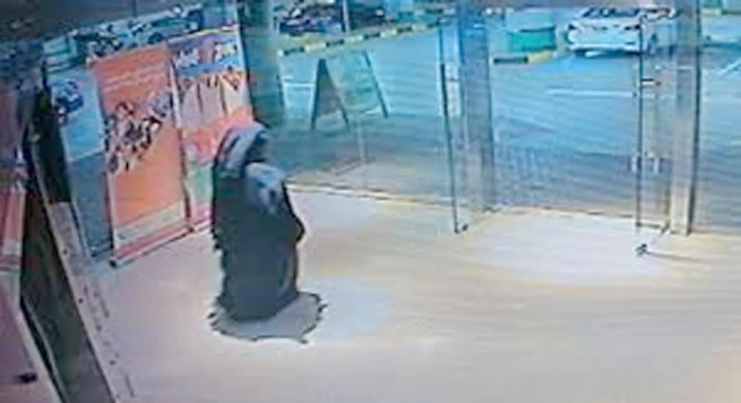 صورة من الفيديو الذي بثته وزارة الداخلية الإماراتية للجانية في ديسمبر الماضي («الشرق الأوسط»)