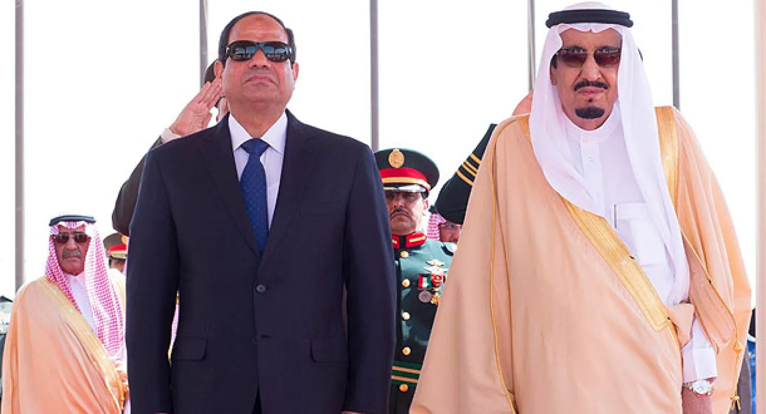 الرئيس المصري يصل إلى الرياض.. وخادم الحرمين في مقدمة مستقبليه