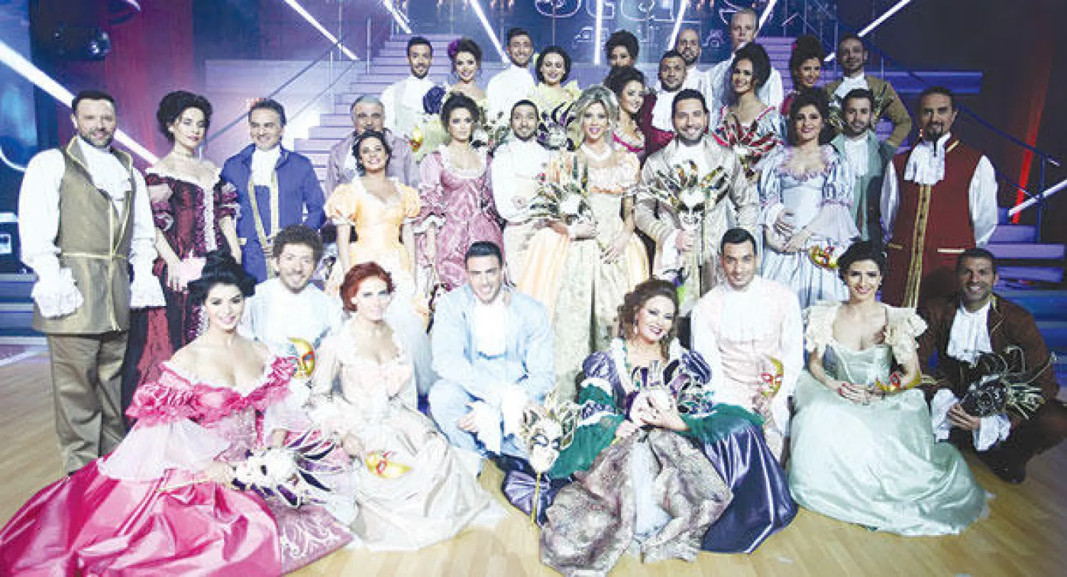 صورة تجمع المشتركين الـ13 مع مقدمي البرنامج كارلا حداد ووسام بريدي