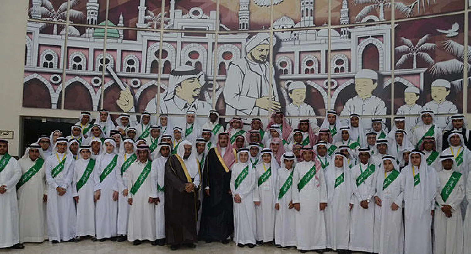 فيصل بن سلمان يكرّم الطلاب المتفوقين دراسياً في المدينة المنورة