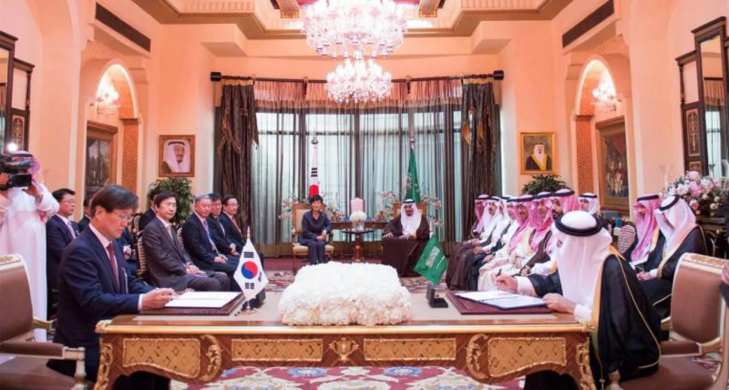 خادم الحرمين يستعرض العلاقات الثنائية وأوجه التعاون مع رئيسة كوريا الجنوبية