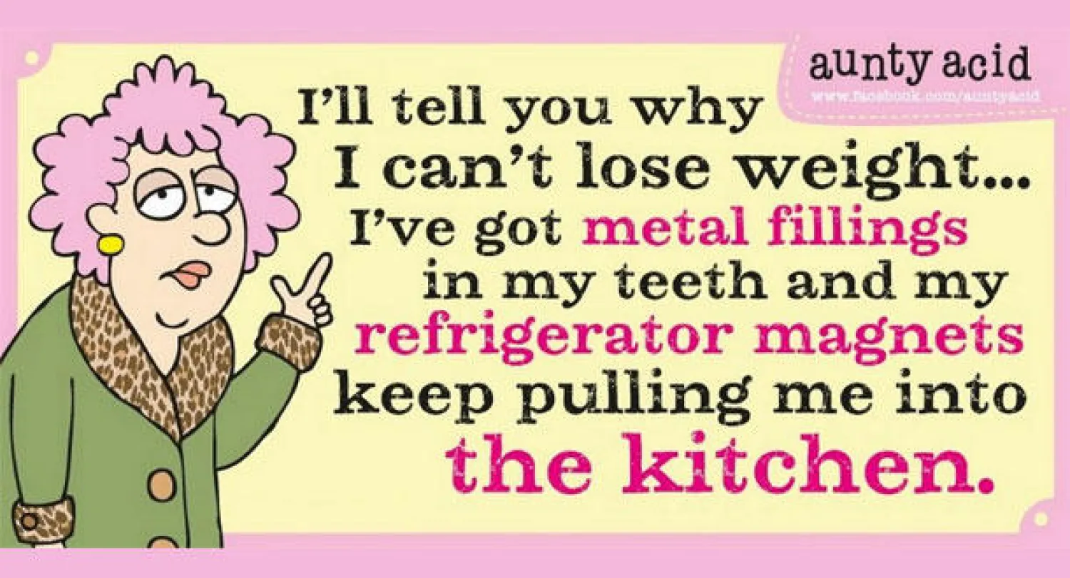 ربة منزل «كوميكس» تدعو لاستخدام «الغراء» بدلاً من أحمر الشفاه