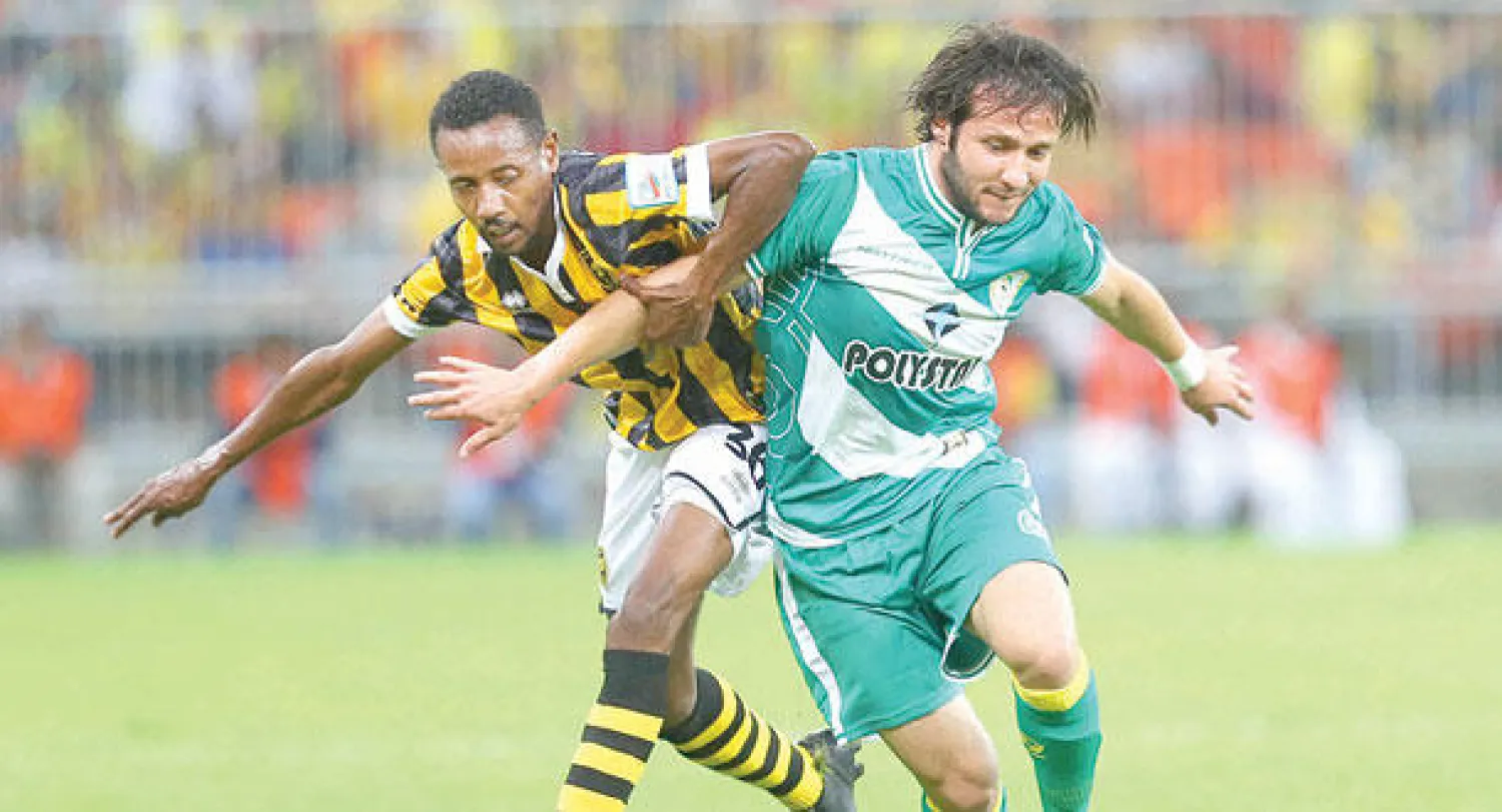 شهيل ومصعب اللحام في صراع على الكرة (تصوير: عدنان مهدلي)