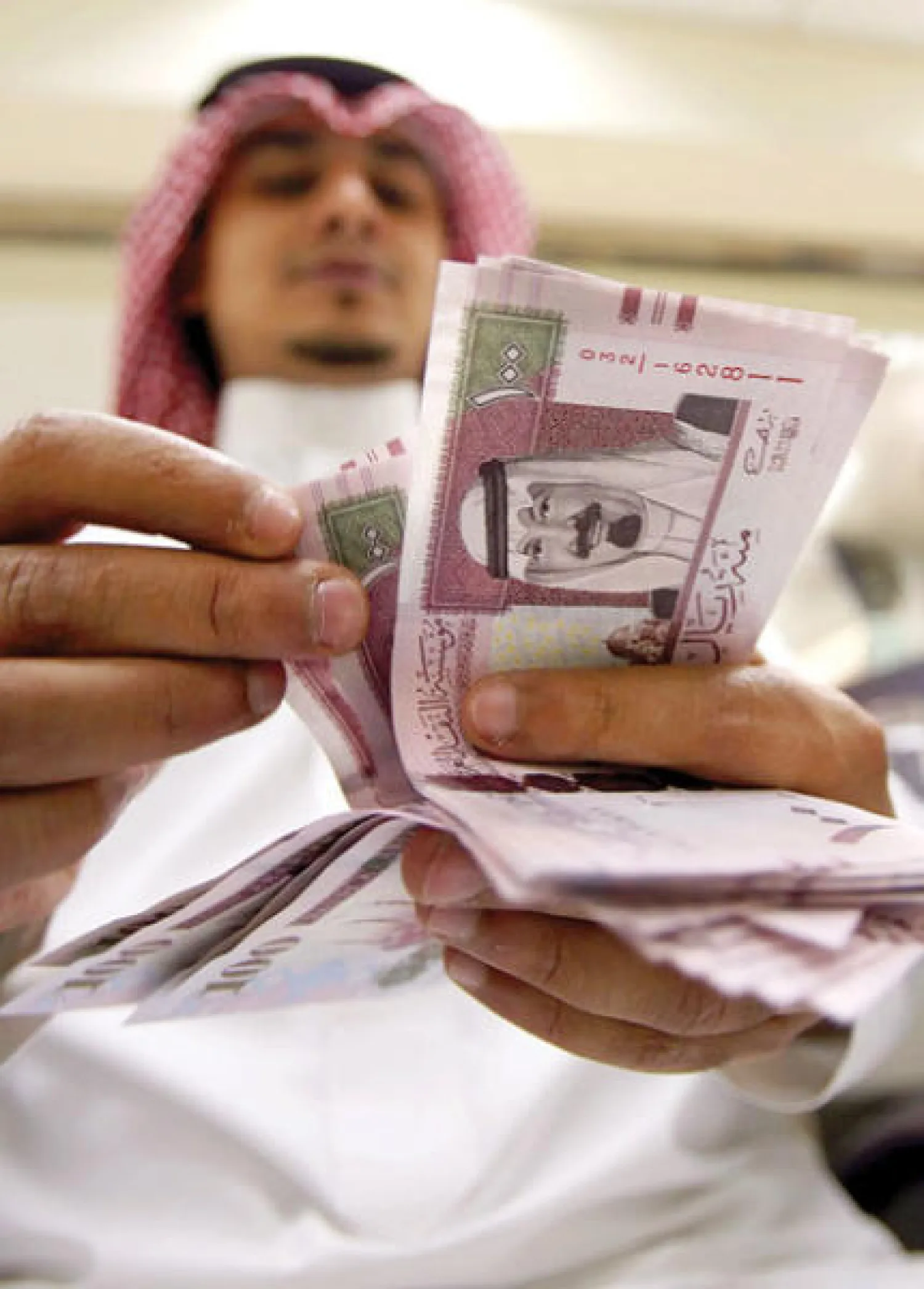 زيادة رواتب السعوديين في المنشآت يمنحها مكآفات مالية من صندوق الموارد البشرية 