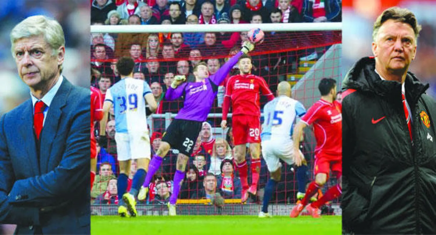 لويس فان غال  -  مينيوليه حارس ليفربول ينقذ كرة بابتستا لاعب بلاكبيرن (رقم 15) ليذهب الفريقان لمباراة إعادة (أ.ب)  -  أرسين فينغر