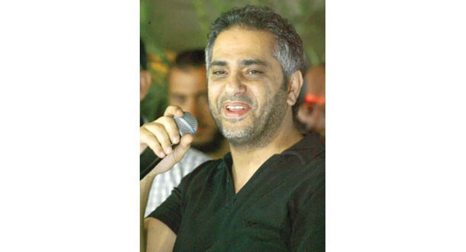 فضل شاكر صيف 2012 يغني أغاني دينية في حفل بمدينة صيدا جنوب لبنان (أ.ف.ب)