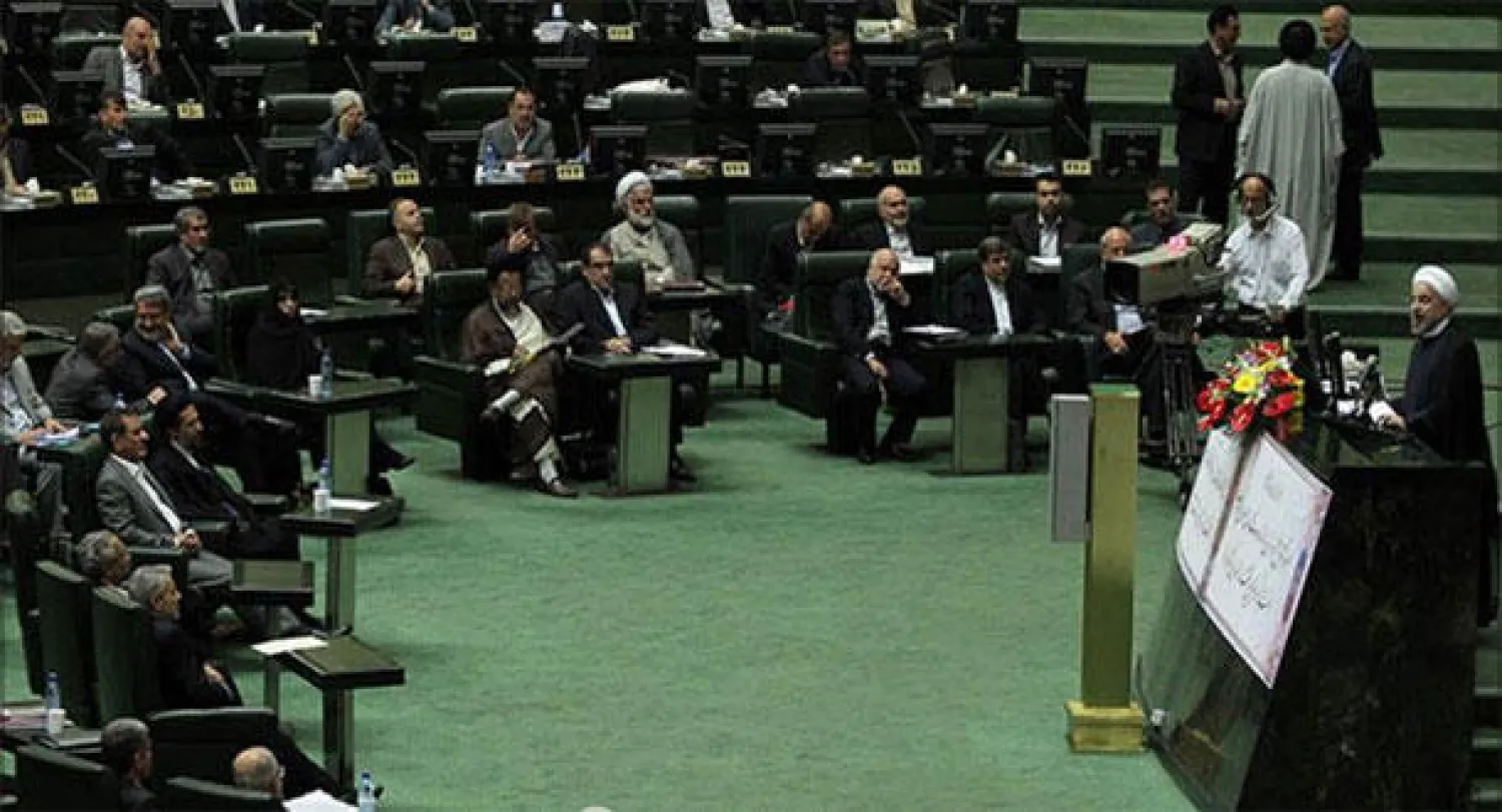 حملة من أعضاء البرلمان الإيراني لعزل مستشار روحاني