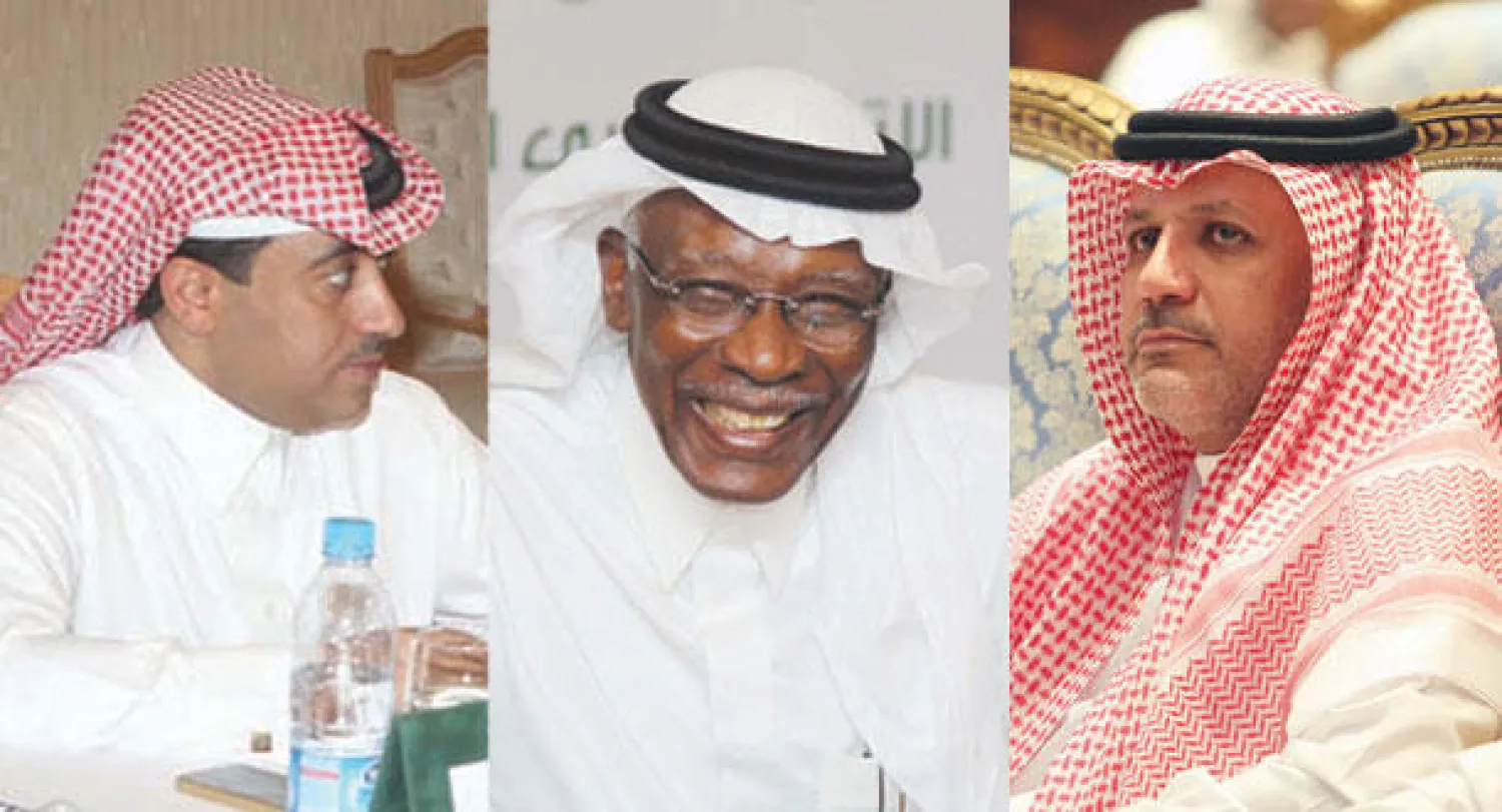 خالد المعمر انزعج كثيرا من حضور القريني ممثلا لنادي الشباب  - أحمد عيد بدا مرتاحا لاجتماعاته مع وفد الـ«فيفا» الدولي أمس  -  محمد النويصر.. هل رضخ لضغوطات معارضي أحمد عيد