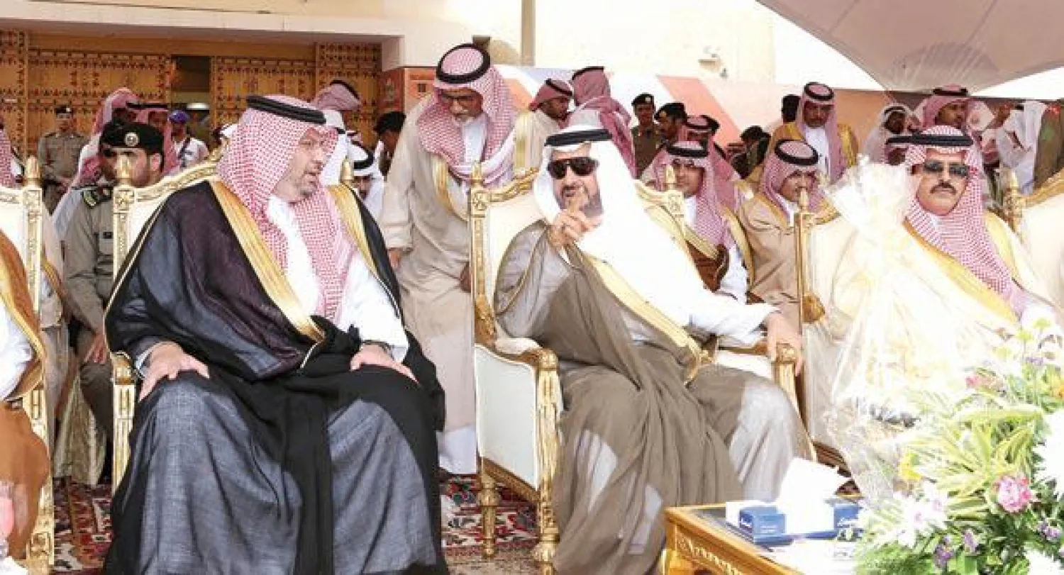 الأمير سعود بن عبد المحسن والأمير عبد الله بن مساعد في المنصة الرئيسية خلال افتتاح رالي حائل ({الشرق الأوسط})