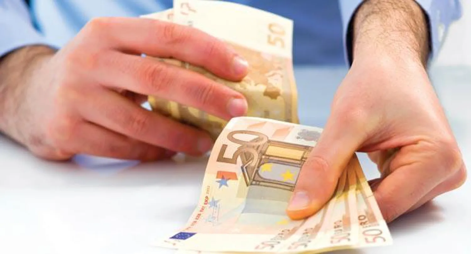 رئيس قمة بروكسل: الاقتصاد الأوروبي استفاد من تراجع أسعار النفط وهبوط أسعار اليورو