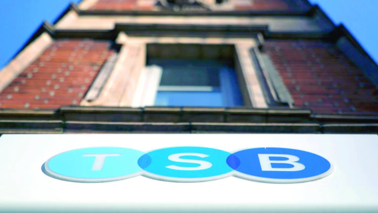 «بانكو ساباديل» الإسباني يوافق على شراء «تي إس بي» البريطاني