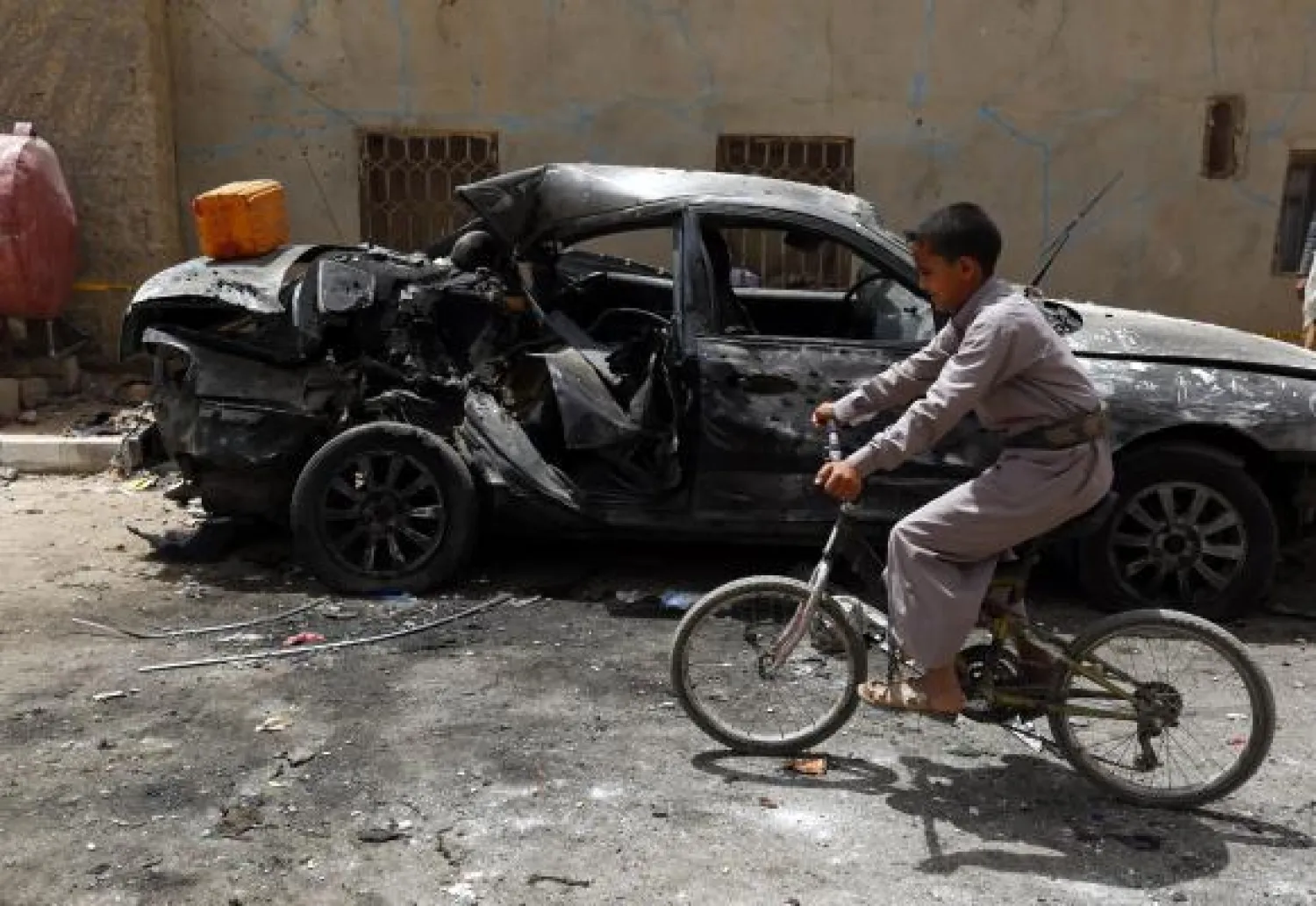 الرئيس اليمني يدعو المتمردين الحوثيين الى الانسحاب من الوزارات بصنعاء