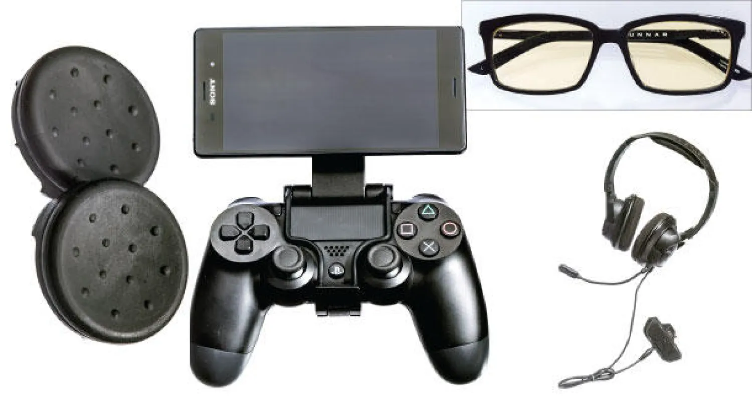 نظارات أوبتكس من «غنر»  -  سماعة الرأس «أسترو ايه 38»  -  «بي إس4 إس ديوال شوك4» لممارسة الألعاب على الهاتف «إكسبيريا»  -  ذراع التحكم لأصبع الإبهام «ألفا»