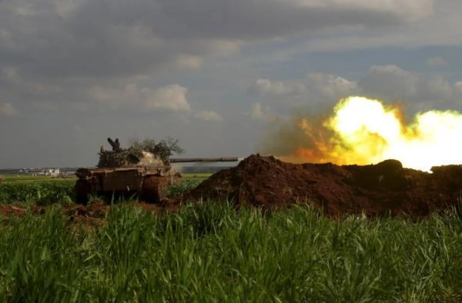 مقاتلون من المعارضة السورية يسيطرون على مدينة استراتيجية