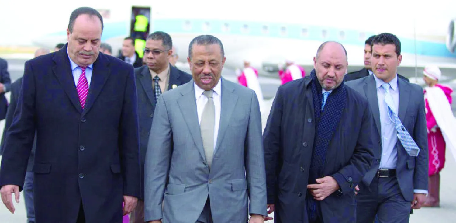 رئيس الحكومة الليبية لدى وصوله إلى العاصمة التونسية في زيارة رسمية على رأس وفد وزاري رفيع المستوى ظهر أمس («الشرق الأوسط»)