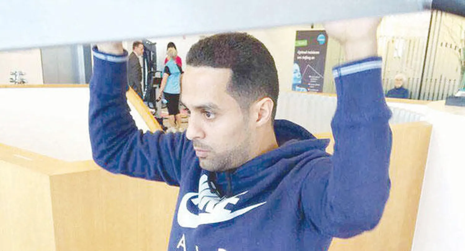 ياسر القحطاني خلال مرحلة التأهيل بعد عملية الرباط (المركز الإعلامي بنادي الهلال)