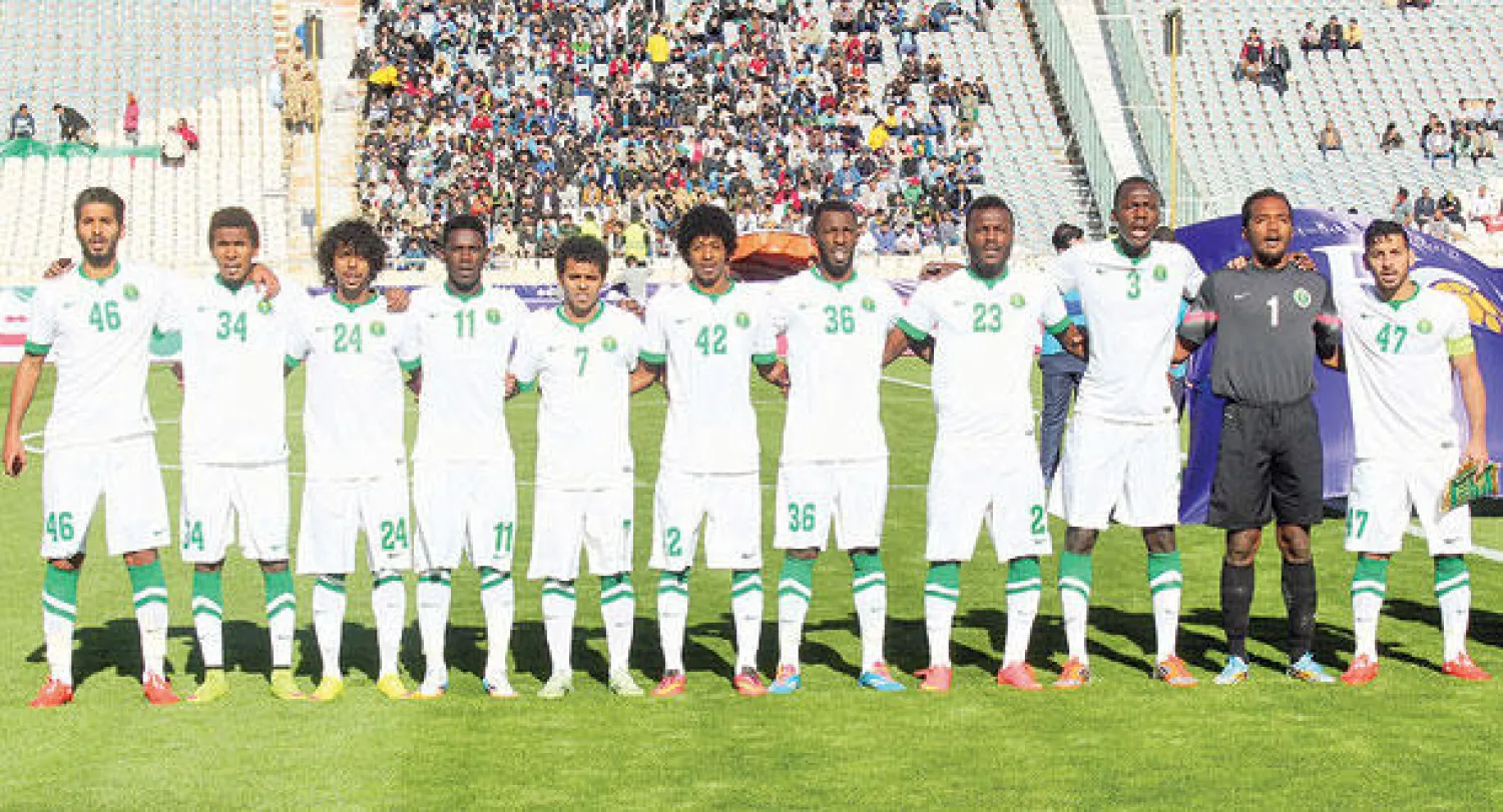 لقطة جماعية للاعبي المنتخب السعودي قبل بدء المباراة أمام إيران (الموفد الإعلامي للمنتخب السعودي)