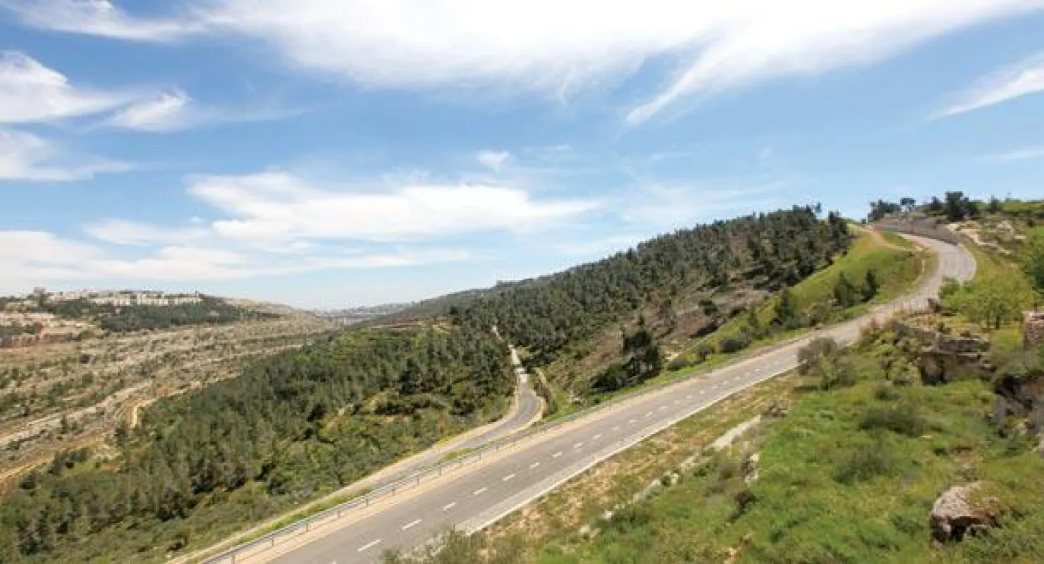 منظر عام لأراضي الكريميزان المحيطة بالقرية التي تحمل اسمه والقريبة من بيت جالا (أ.ف.ب)