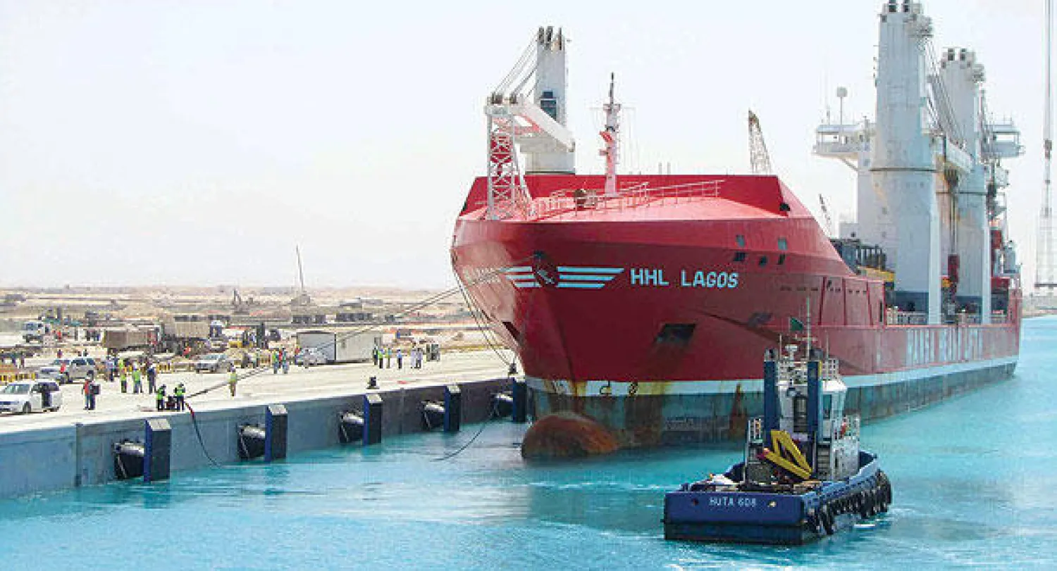 تضررت حركة الملاحة البحرية من تقلب الأجواء حيث تعطلت حركة السفن بشكل كبير في الأيام القليلة الماضية ({الشرق الأوسط})