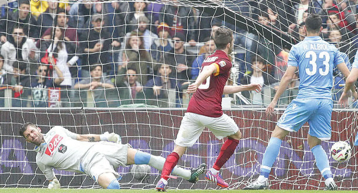 البوسني ميراليم بيانيتش (وسط) سدد وأحرز هدف فوز روما (رويترز)