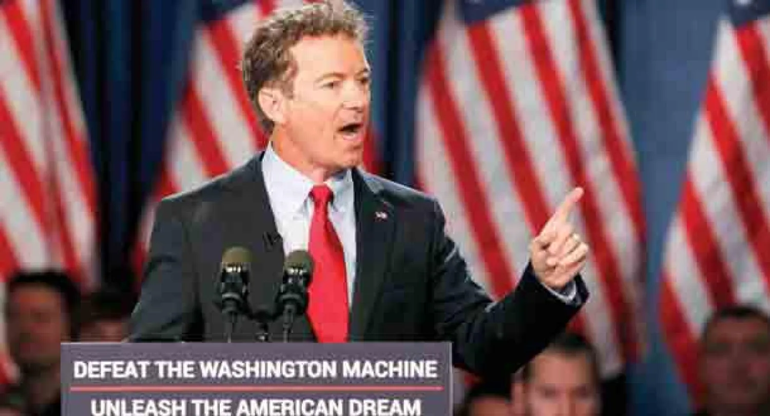 راند بول لدى إعلان ترشحه في لويزفيل (كنتاكي) أمس (رويترز)