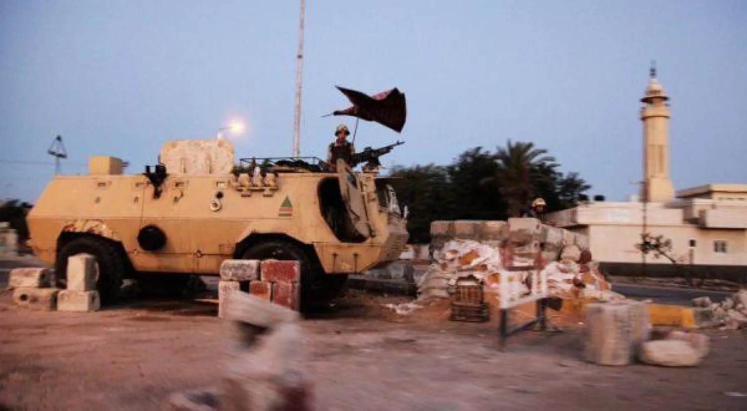 الجيش المصري يقتل 10 متشددين في شمال سيناء