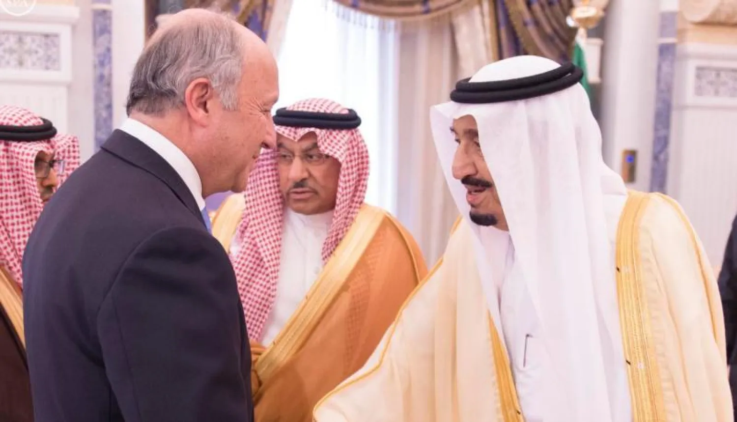  خادم الحرمين الشريفين يستقبل وزير الخارجية الفرنسي 