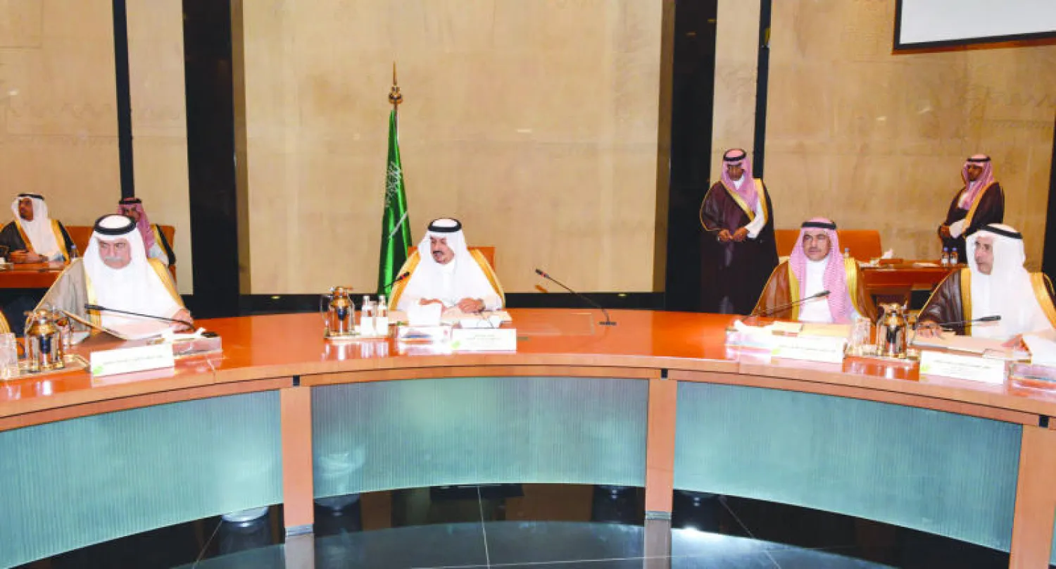 جانب من اجتماع الهيئة الذي وافق فيه على إدراج ضبط المخالفات المرورية على مسار الحافلات ضمن مشروع الرصد الآلي لنظام ساهر («الشرق الأوسط»)