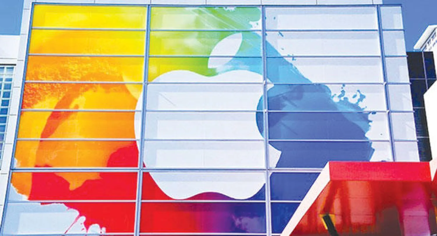 ألوان الفنان روميرو بريتو البراقة الجريئة