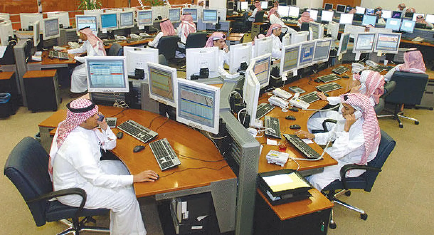 جانب من التعاملات السعودية (غيتي)