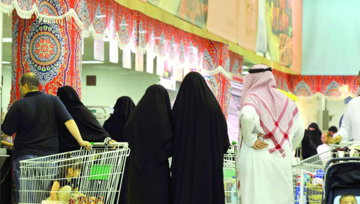 مخاوف من خروج شركات في قطاع التغذية والإعاشة بسبب عقود التوريد