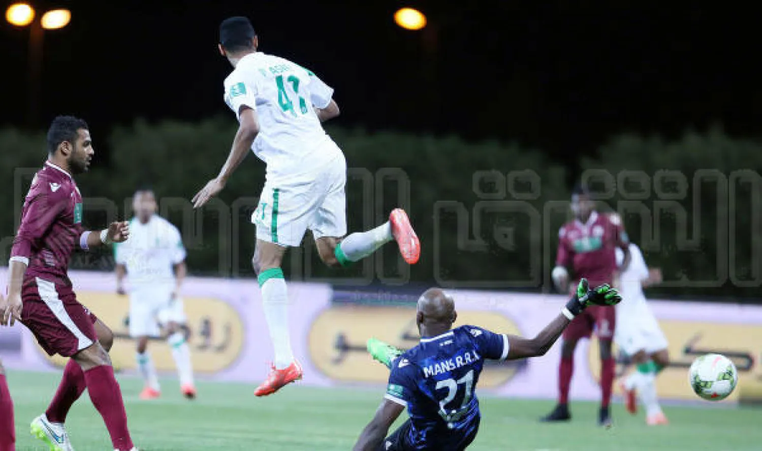 جانب من مباراة الأهلي والفيصلي (تصوير: عبد العزيز النومان)