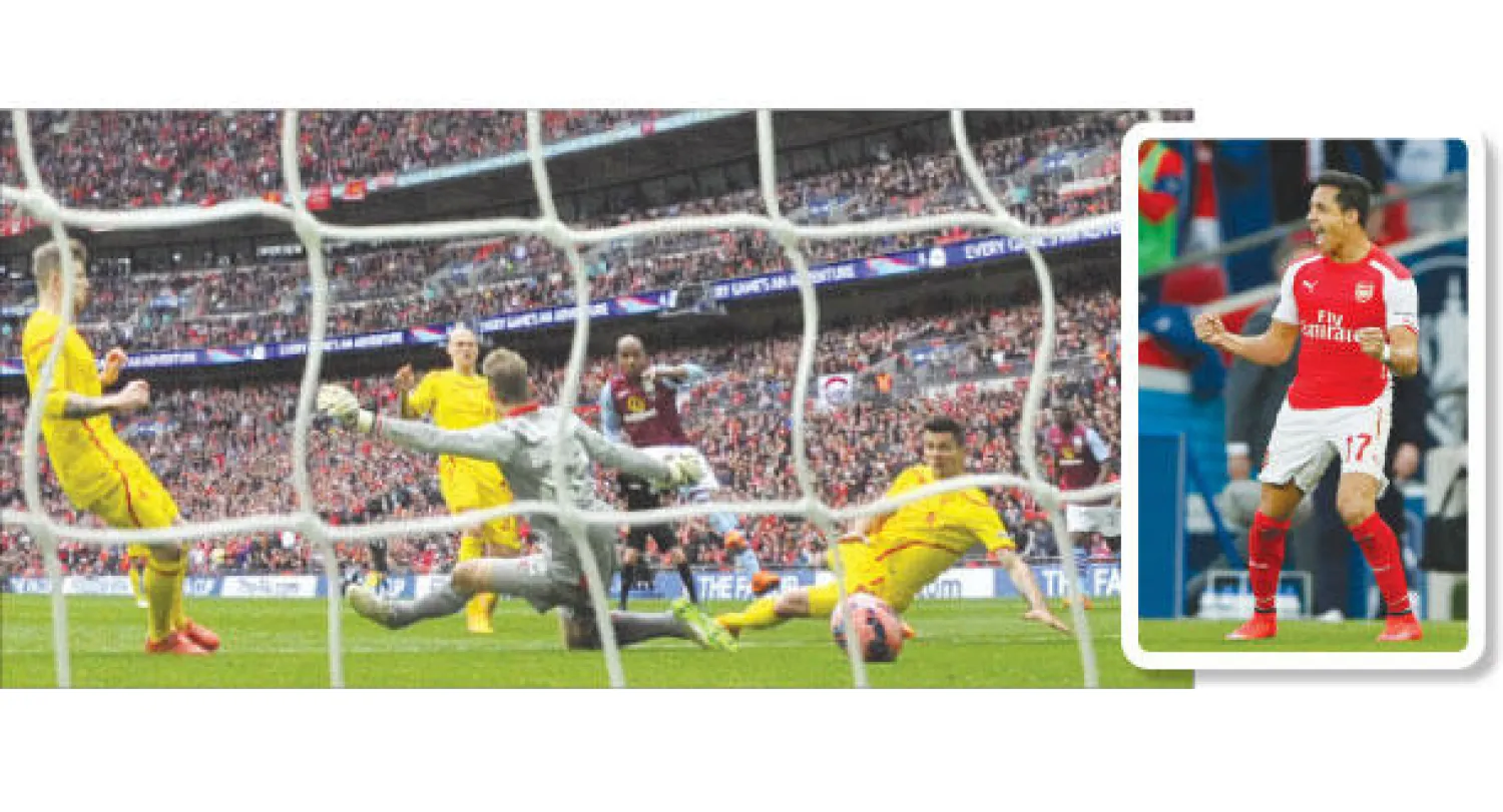 سانشيز سجل هدفين منحا آرسنال بطاقة النهائي (رويترز)، ديلف نجم أستون فيلا (يسار) يسدد نحو مرمى ليفربول ليمنح فريقه هدف الفوز (أ.ب)