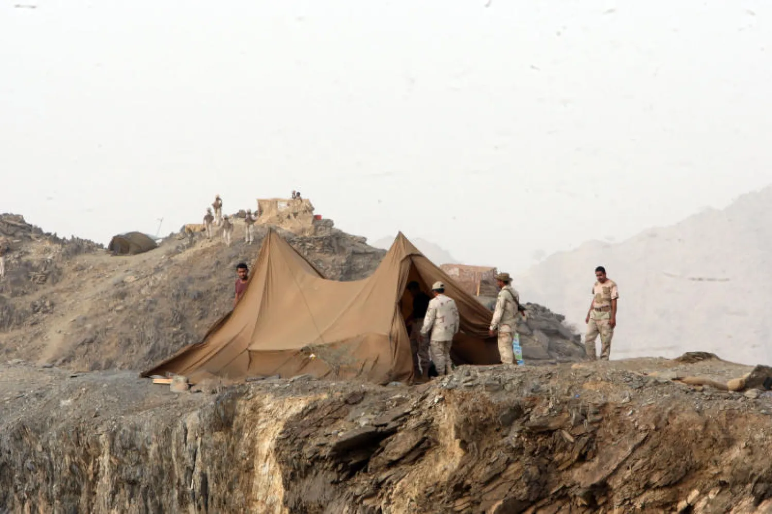 السعودية: «استشهاد» أحد أفراد حرس الحدود وإصابة اثنين بإطلاق نار من الجانب اليمني