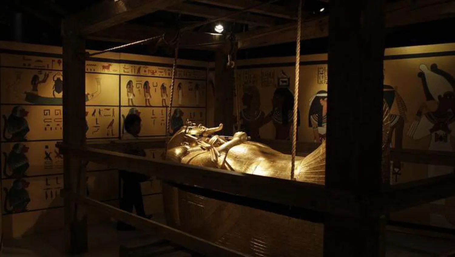 أميركا تعيد عشرات القطع الأثرية إلى مصر بسبب «لعنة المومياء»