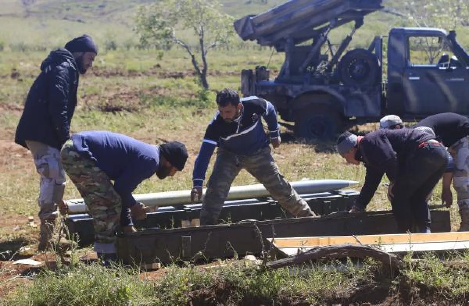 عشرات الجثث لعناصر قوات النظام السوري بشوارع جسر الشغور