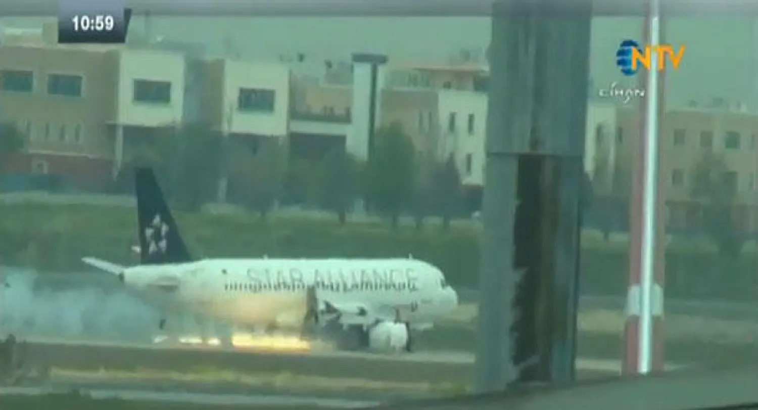 طائرة تركية تهبط اضطراريًا بعد اشتعال أحد محركيها