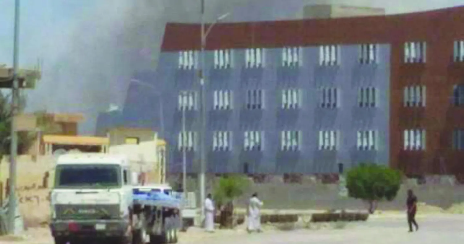 الدخان يتصاعد من منطقة في ناحية البغدادي بعد أن قصفتها طائرات التحالف الدولي أمس («الشرق الأوسط»)