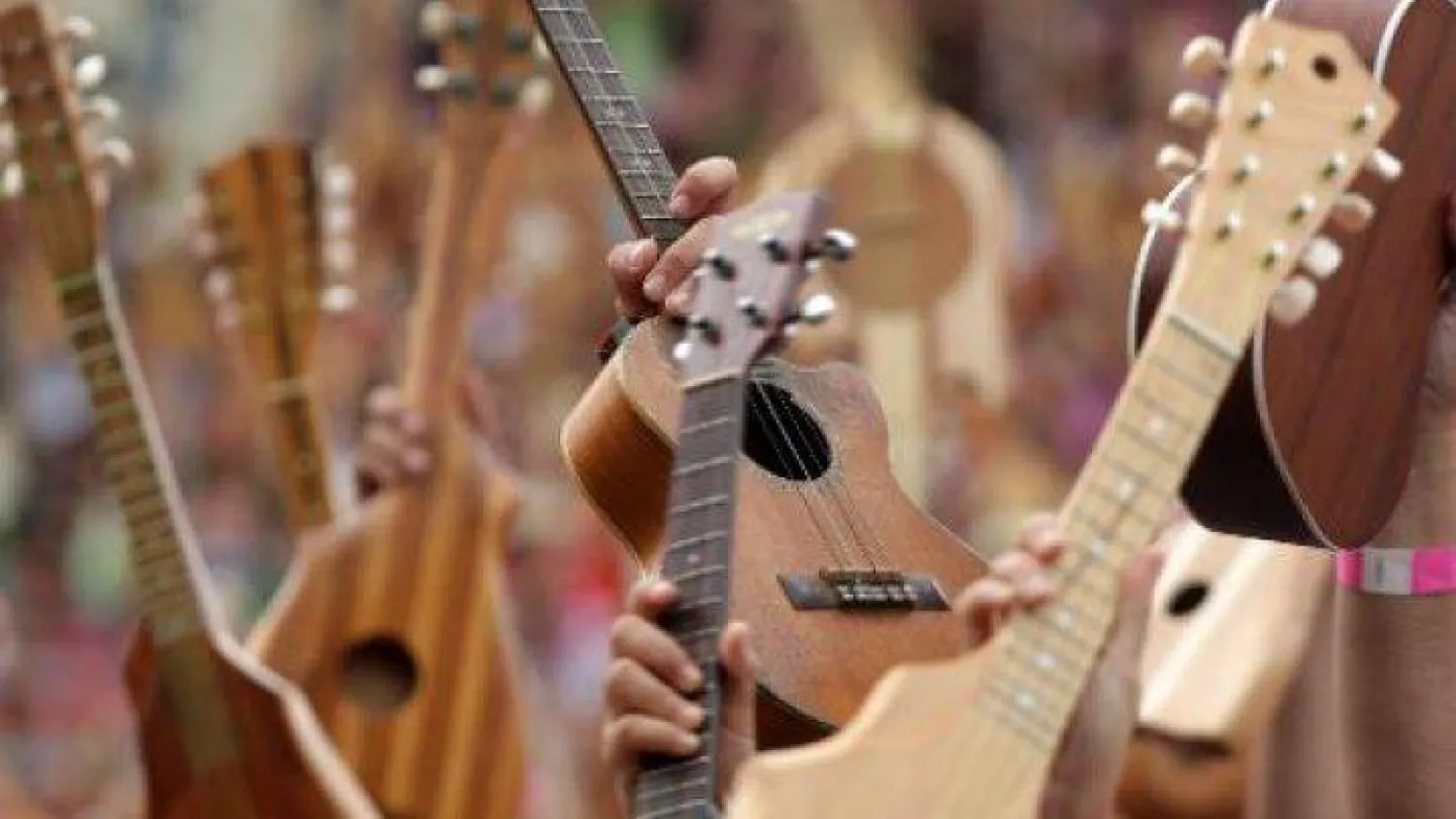 تاهيتى تدخل موسوعة غينيس لأكبر عدد من عازفي آلة أوكوليلى