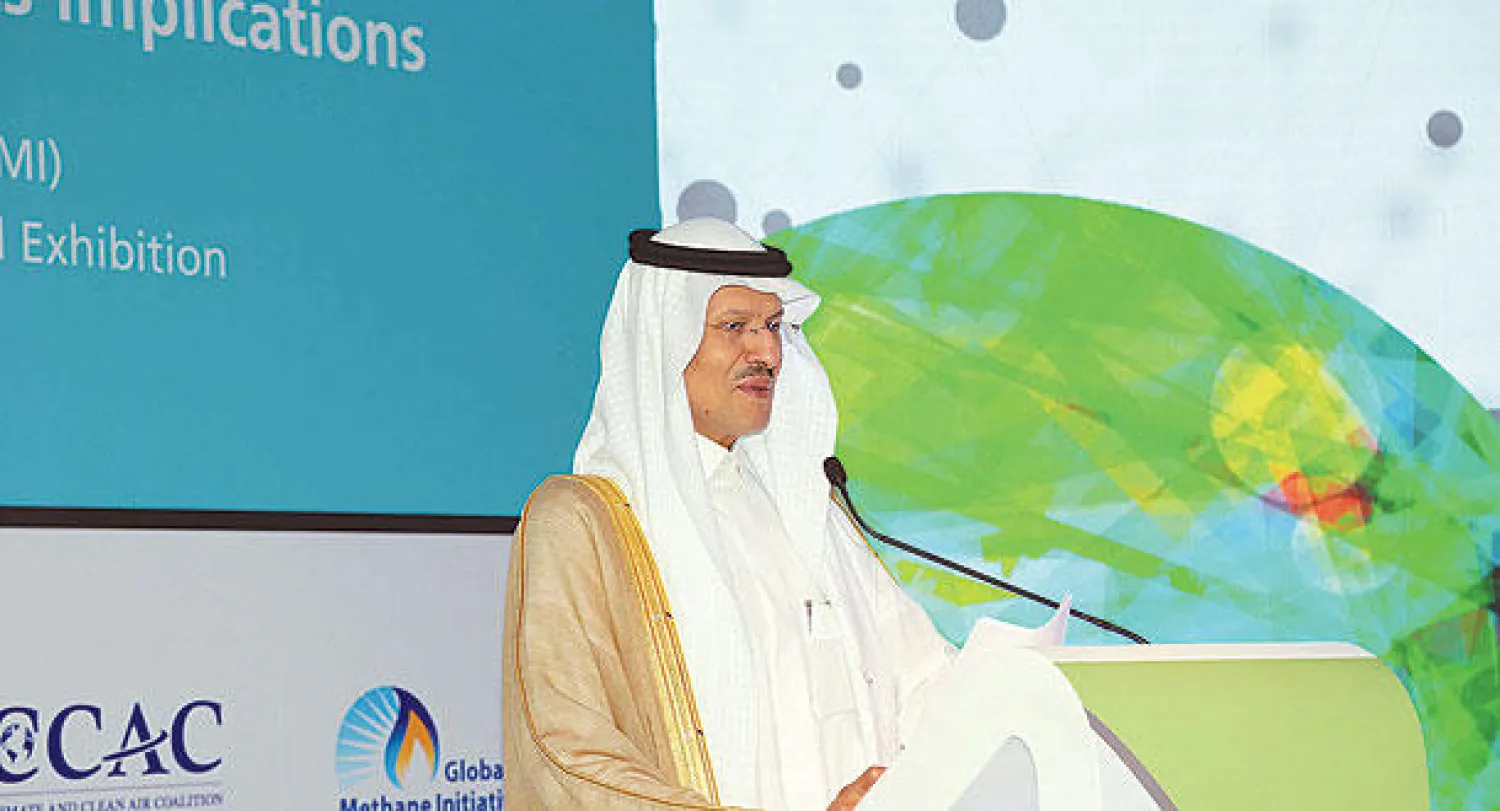 نائب وزير البترول السعودي الأمير عبد العزيز بن سلمان متحدثا أمس خلال مؤتمر عن المبادرة الدولية لغاز الميثان في مدينة الخبر («الشرق الأوسط»)