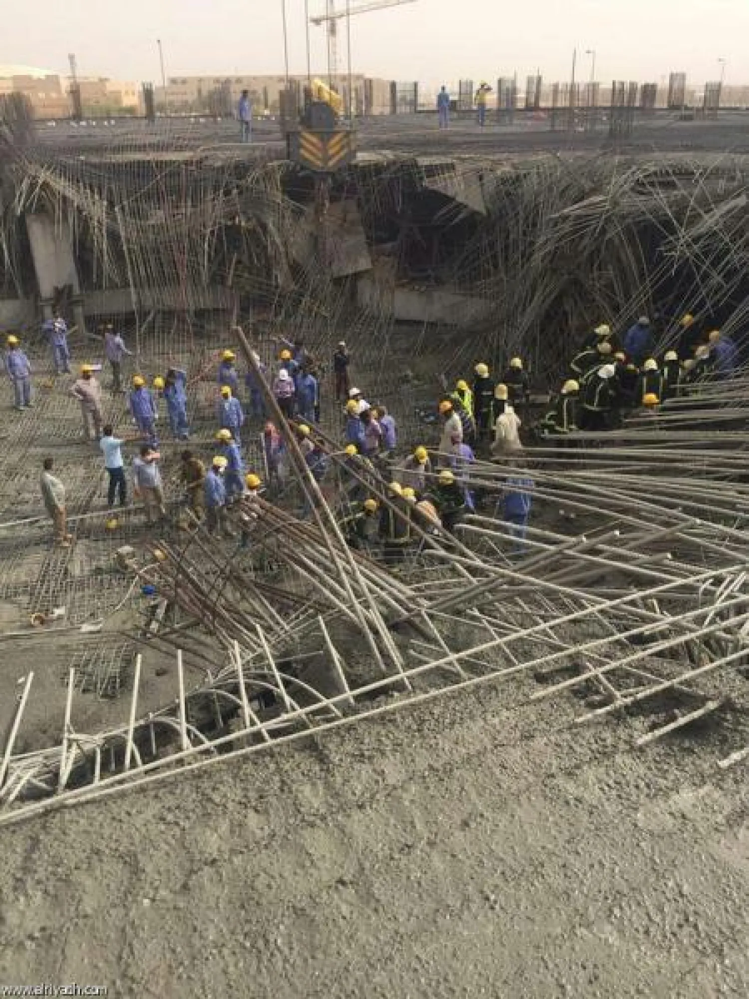 استنفار الهلال الأحمر السعودي لسقوط سقف بناية جامعة القصيم