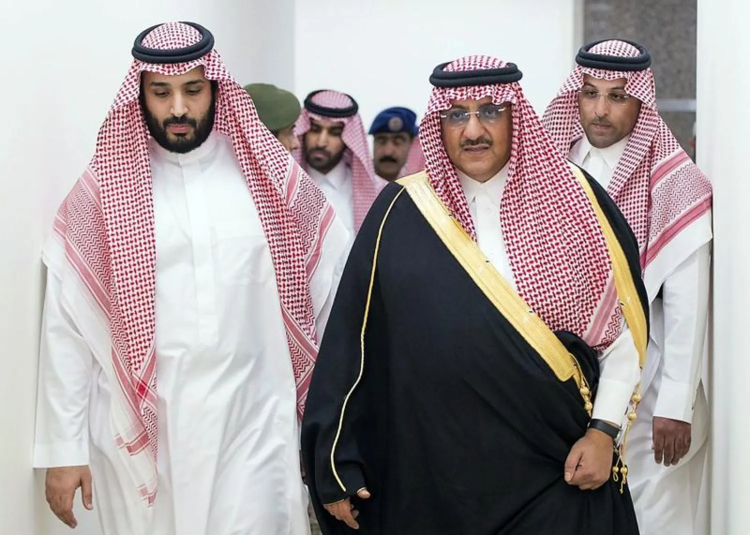 السعوديون يبايعون ولي عهدهم الجديد و ولي ولي عهده
