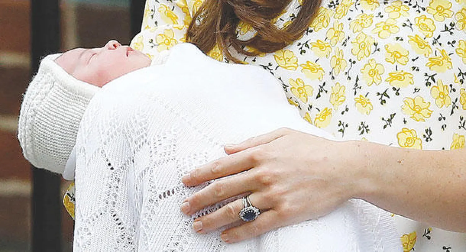 قصر كينزنغتون يطلق عليها رسميا اسم تشارلوت إليزابيث ديانا (أ.ب )