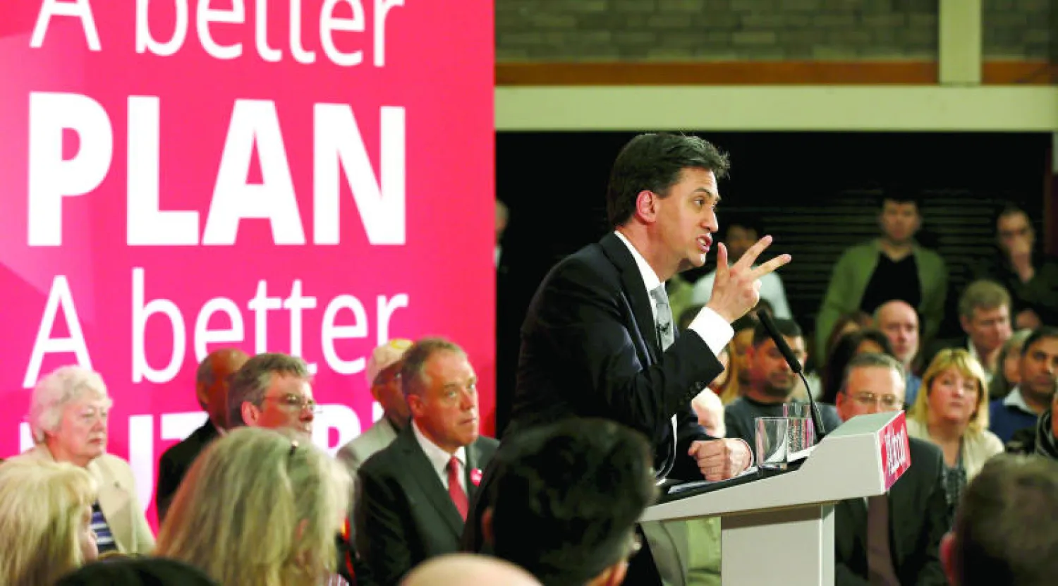 ميليباند يتحدث خلال تجمع انتخابي في منطقة بدفورد بوسط إنجلترا أمس (رويترز)